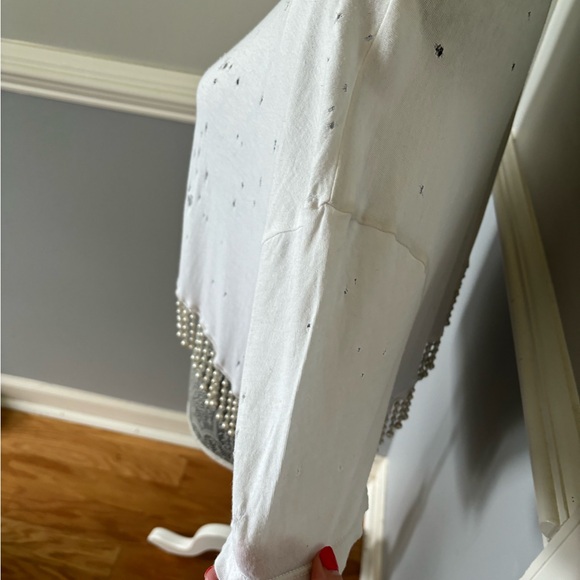 EUC Emma & Sam White Distressed Crop Top Size Large - Picture 3 of 7